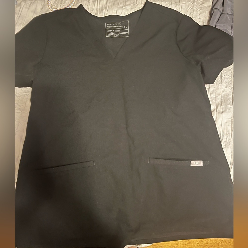 Figs size M 2- pocket scrub top